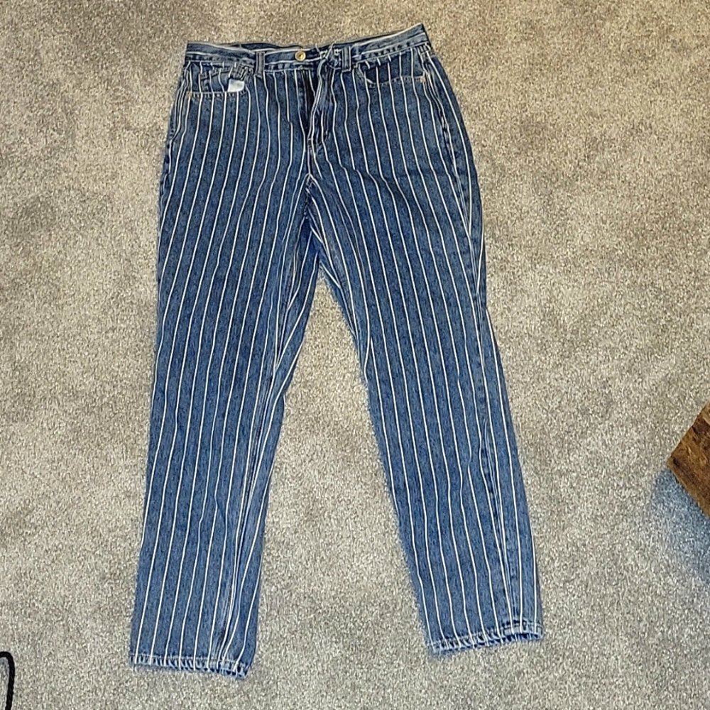 AE Regular Rise Mom Jean, 6